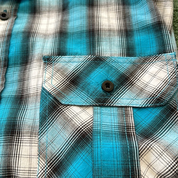 Irreverent XL Men’s Short Sleeve Button Down Shirt 2 Front Pockets - Picture 6 of 11